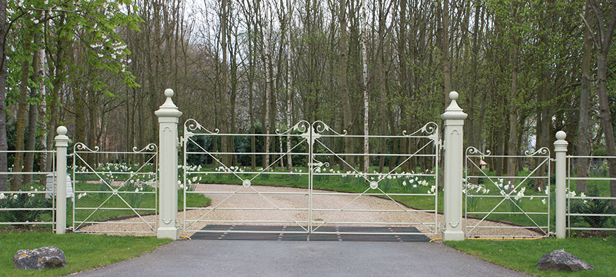 Deer Park Gate with Side Gates on 140s (1)