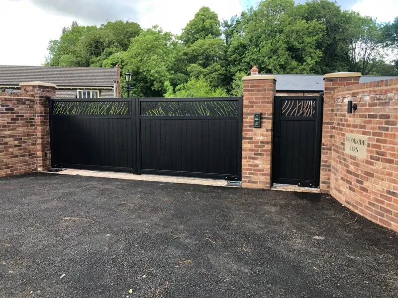 Lazer-Aluminium-Gates-Black