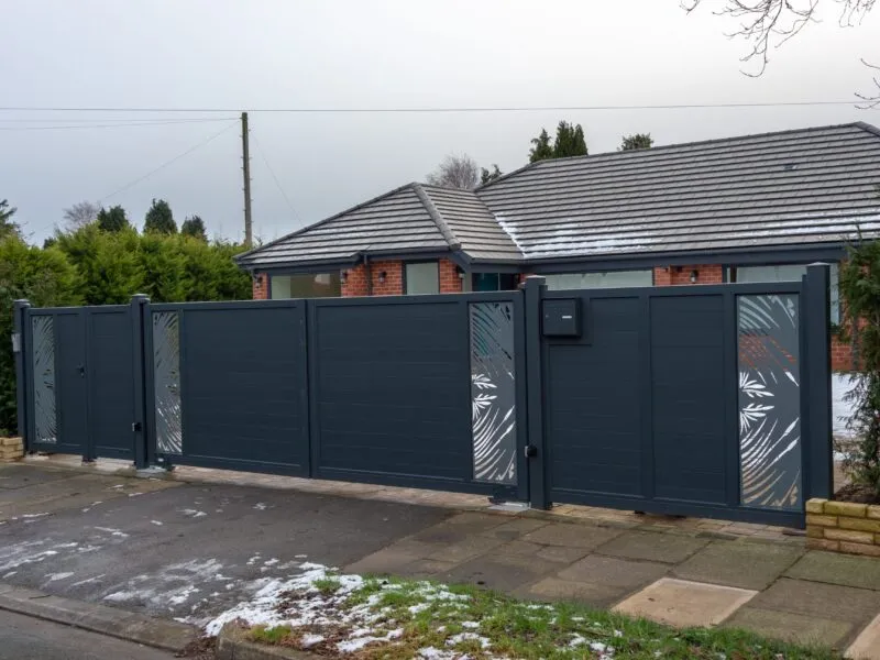 Lazer-Aluminium-Gates-anthracite-grey-2-scaled