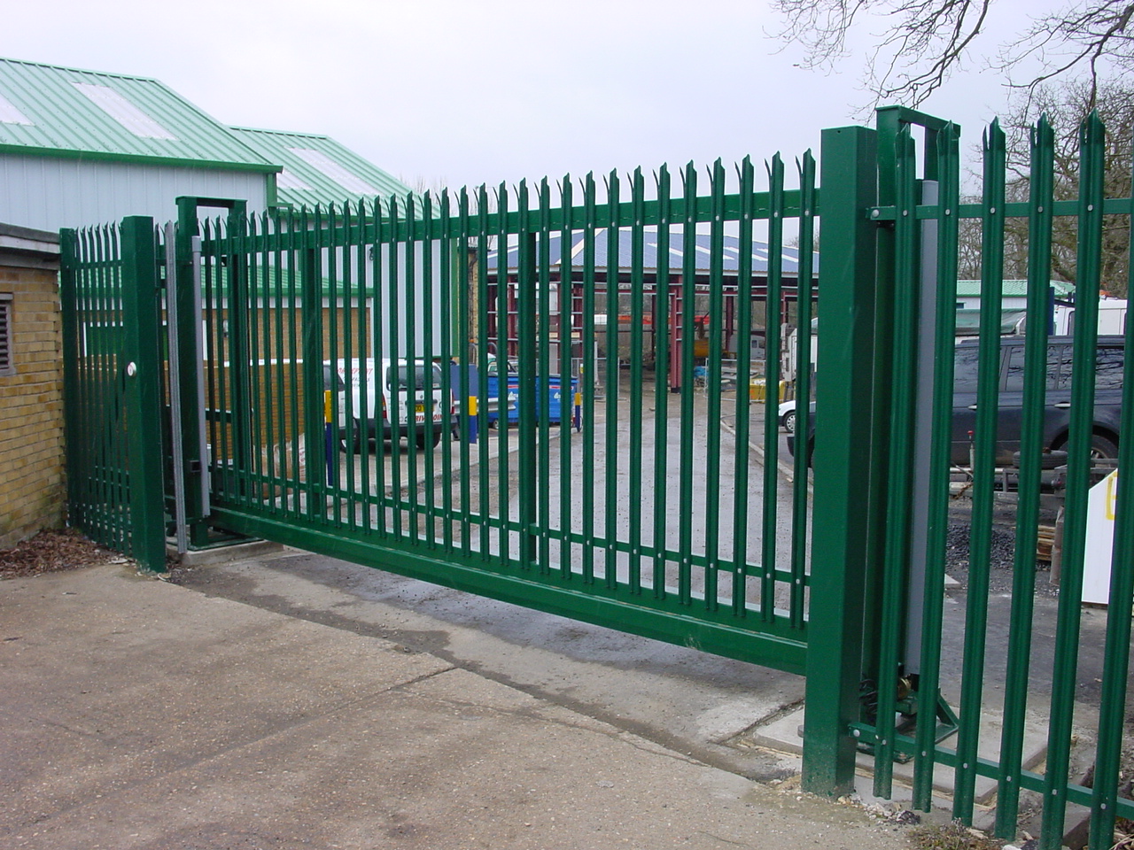 Cantilever Gate with Palisade Infill, Green